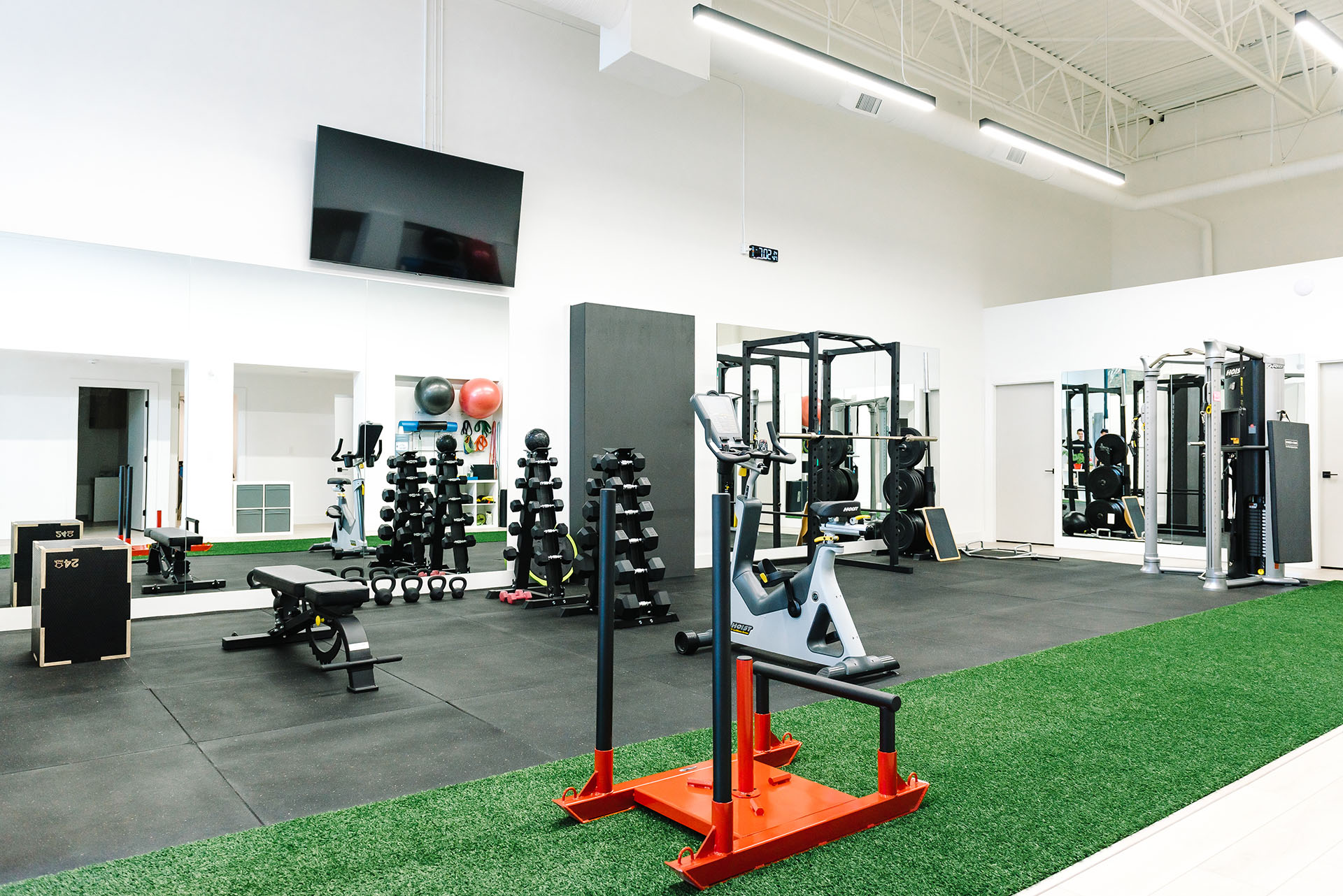 acewellnessclinic-facility-gym